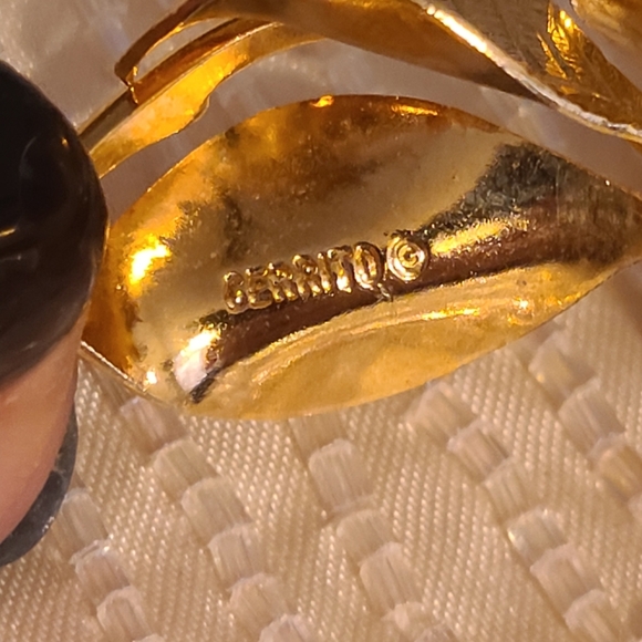 RARE VINTAGE WHITE & GOLD FLOWER PIN/BROOCH - Picture 7 of 7